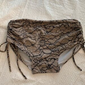 Great condition! Perfect for yoga/swimming